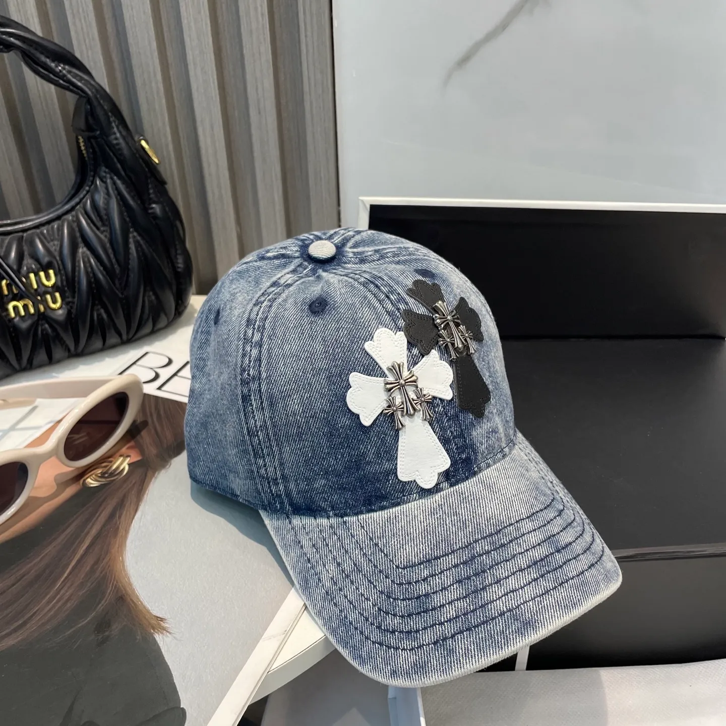 P86 Crow Heart 🆕🆕25 new baseball cap, personalized fashion classic cross logo, casual with a cool feeling, unisex style, same style for men and women! Very easy to match! Head circumference: 56-58cm is available